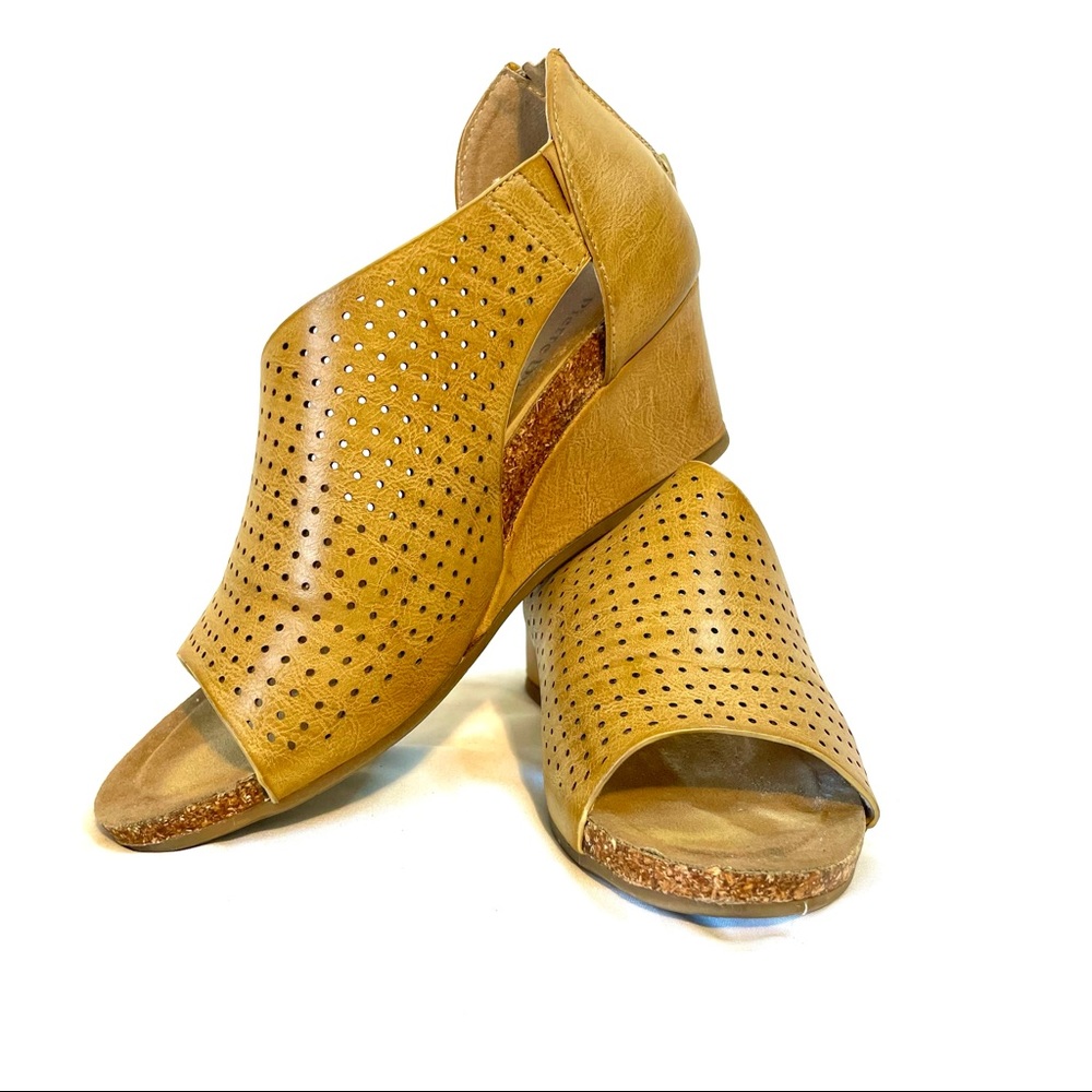 Pierre Dumas tan wedge sandal size 6 1/2M GUC - Picture 1 of 8